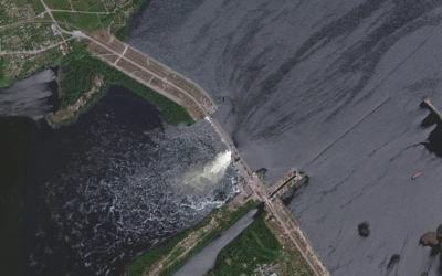 Destruição de represa gera caos e ameaça usina nuclear na Ucrânia