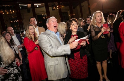 Imobiliária nos EUA distribui US$ 10 milhões em bônus para 198 funcionários