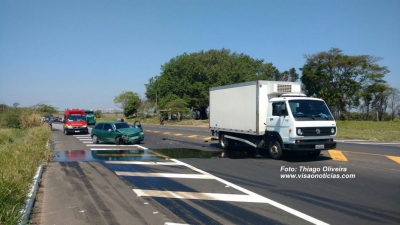 Acidente na SP-294 fere duas pessoas