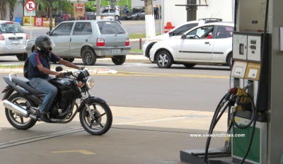 Preço médio da gasolina sobe e atinge recorde de R$ 3,85 para o consumidor