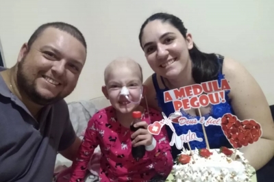 Menina com leucemia recebe medula do pai após doador 100% compatível testar positivo para covid-19