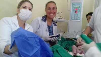 UPA da zona Norte faz parto de emergência