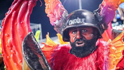 Deputados de Marília pedem punição contra escola de samba