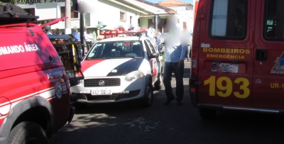 Homem sofre descarga elétrica ao descarregar caminhão de concreto
