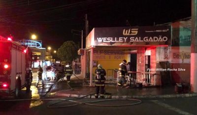 Incêndio destrói lanchonete e sorveteria na zona norte de Marília