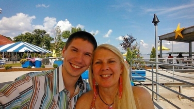 Mensagem enviada por engano acaba em casamento