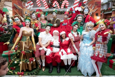 Papai Noel chega trazendo a alegria do Natal com os “Pinguins de Madagascar” ao Marília Shopping
