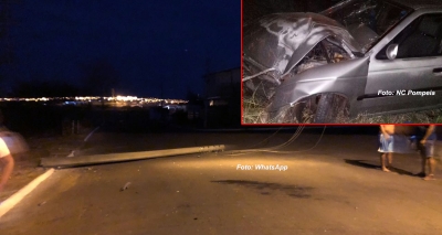 Homem morre ao bater carro em poste e cair em ribanceira  