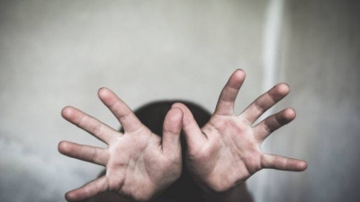 Menino de 3 anos morre após ser enterrado vivo