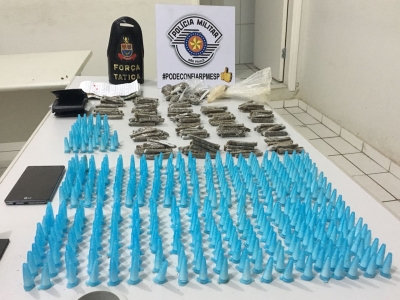 Força Tática prende traficante com drogas na zona norte