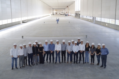 Marilan recebe visitas de autoridades nas obras da nova fábrica em construção 