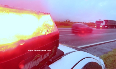 Viatura dos Bombeiros capota na SP-333 próximo a Marília