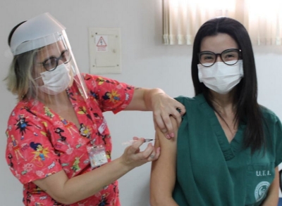 Santa Casa de Marília recebe 450 doses de vacina contra a Covid-19 e inicia imunização 