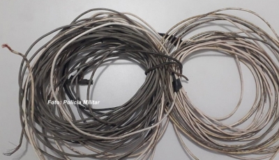 Homem é preso pela PM após furtar fios elétricos. Crime causa prejuízos e transtornos à população
