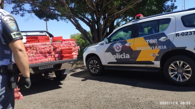 Motorista é preso com carro com carro furtado e recheado de maconha