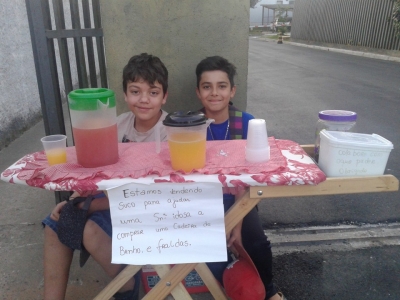 Brincadeira de crianças vira corrente do bem