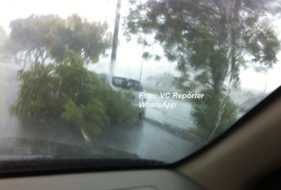 Tempestade causa estragos e mobiliza Bombeiros