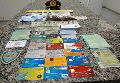 Ex-policial é detido bêbado e tenta subornar policiais 