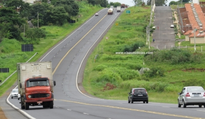 Jogar lixo em rodovias pode provocar acidentes