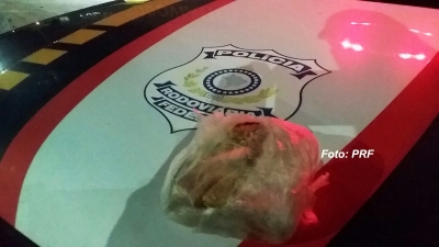 PRF intercepta entrega de droga na região. Dois são presos