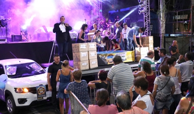 Sorteio do IPTU Premiado e show da dupla Gian & Giovani atraem cerca de 10 mil pessoas 