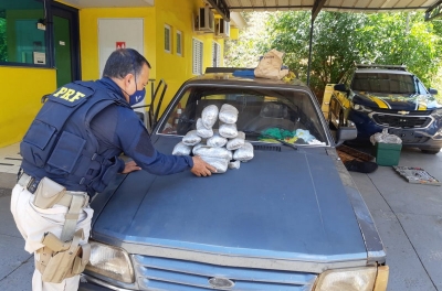 PRF prende dois homens com 4,4 quilos de skunk na BR-153