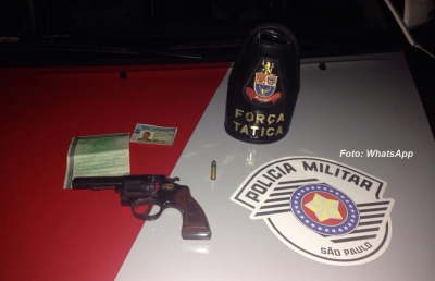 Homem armado é preso após perseguição