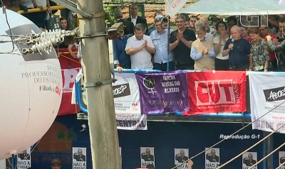 Em discurso, Lula confirma que vai se entregar à Polícia Federal