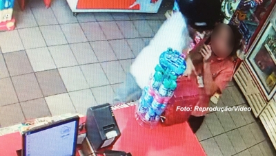 PM prende dupla acusada de assalto à posto de combustíveis