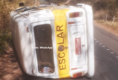 Veículo escolar sofre acidente e deixa alunos feridos