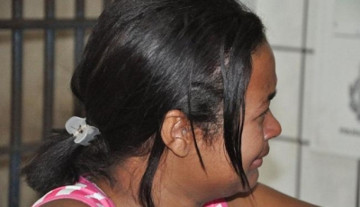 Mãe que envenenou bebê de 1 ano é solta de prisão