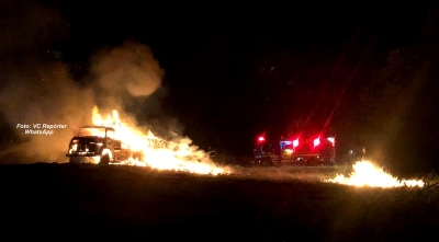 Caminhão é destruído após pegar fogo próximo a Marília