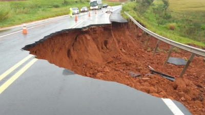 Chuva interdita mais duas rodovias na região