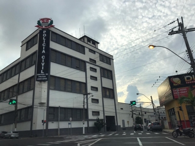 Levaram a escada do pintor e o celular do carpinteiro