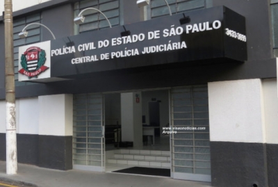 Ladrões escalam muro e invadem escola na zona norte