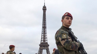 Sobe para 130 o número de mortos em Paris