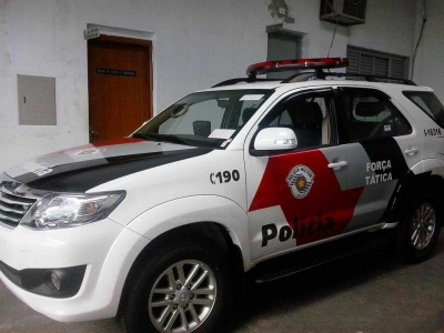 Homem é preso ao furtar whisky de supermercado na zona norte