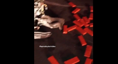 Veículo capota na SP-294 e espalha tabletes de maconha