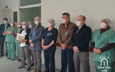 Na batalha contra a Covid-19, Santa Casa de Assis realiza momento de oração