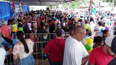 Tupã comemora aniversário com bolo gigante
