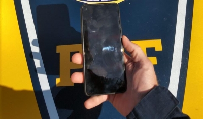 Passageiros de ônibus furtam celular em Marília e são presos pela PRF
