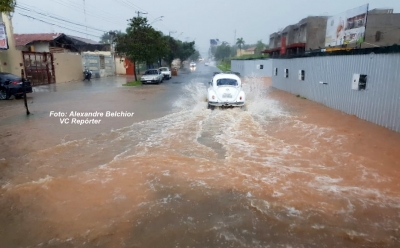 Temporal provoca alagamentos e inundações em Marília