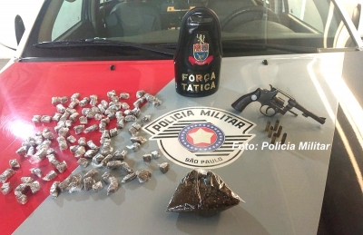 Homem procurado até por homicídio é preso pela PM com drogas