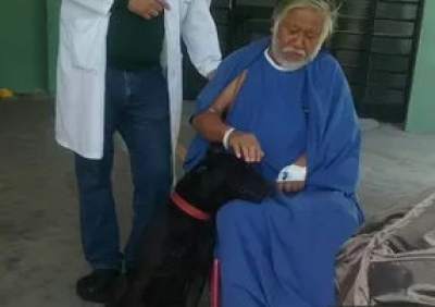Cão faz vigília em hospital após o dono ser internado