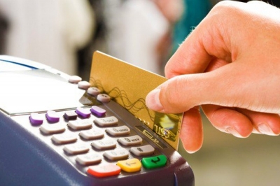 Ladrões usam máquina de cartão de crédito para fazer assalto 