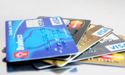 Taxa de juros de pagamento mínimo do cartão cai para 230,4%