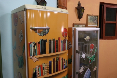 Geladeiras sem uso se transformam em mini bibliotecas em Marília
