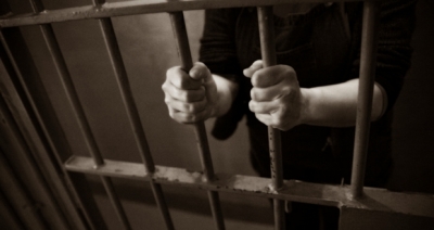 Homem e mulher, acusados de estupro e incêndio criminoso, são capturados