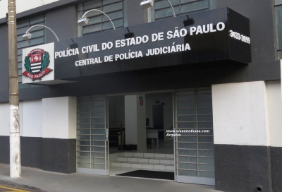 Professora é agredida a pauladas e pedradas no centro
