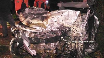 Tragédia na SP-294: carros batem e quatro pessoas morrem